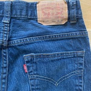 vintage mid waisted levi’s jeans